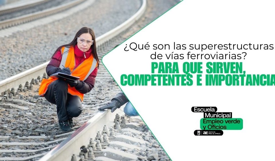 mujer-observando-vias-del-tren