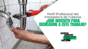 persona-instalando-tuberia